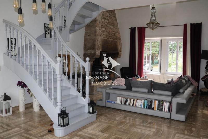 Demeure - 270 m² - 10 pièces