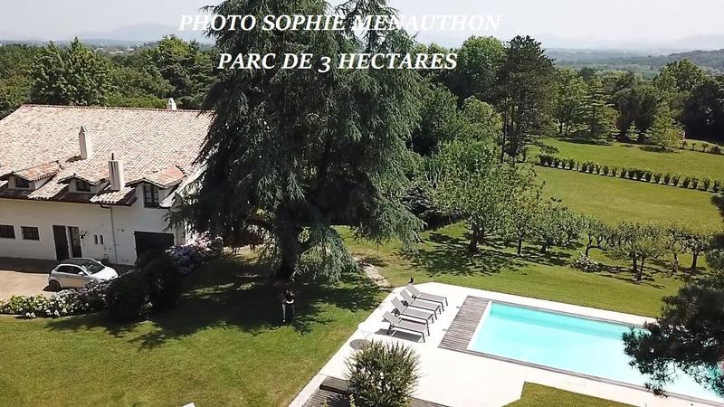 Maison - 450 m² - 12 pièces