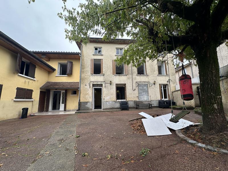 Maison - 202 m² - 9 pièces