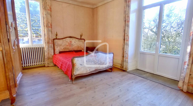 Maison - 248 m² - 8 pièces