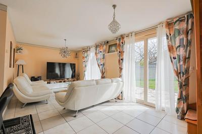 Maison - 151 m² - 8 pièces