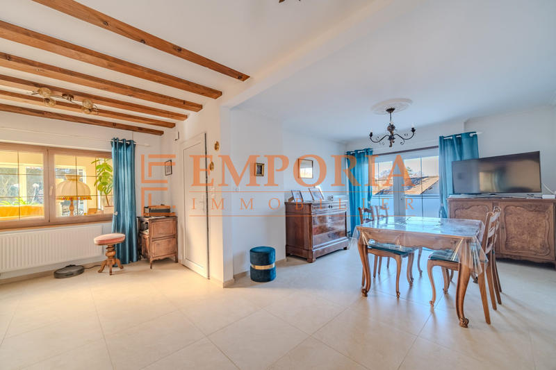 Maison - 250 m² - 9 pièces