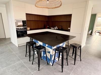 Maison - 236 m² - 8 pièces