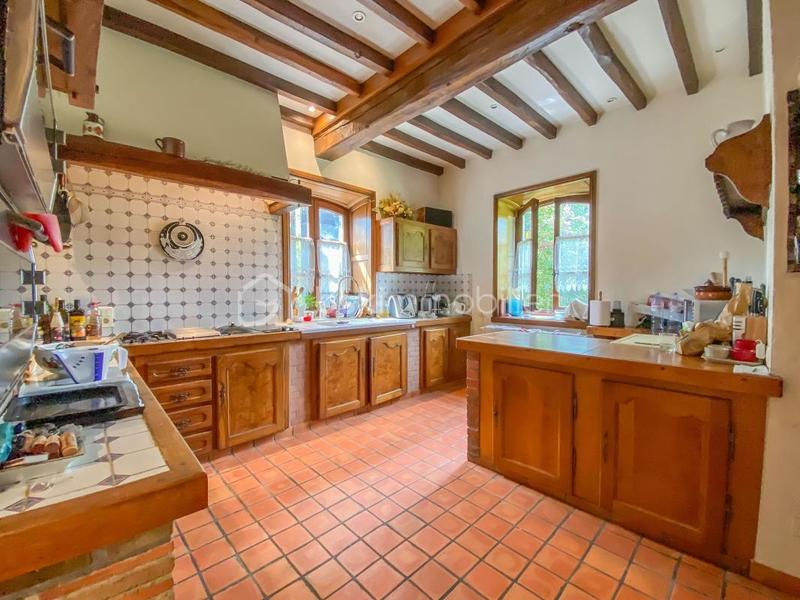 Demeure - 1 500 m² - 25 pièces