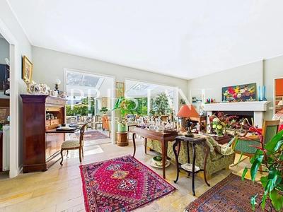 Maison - 200 m² - 8 pièces