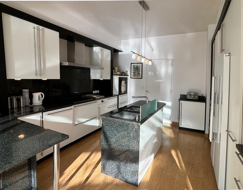 Propriété - 280 m² - 10 pièces