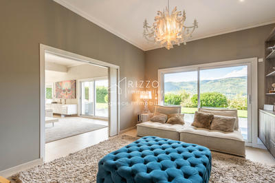 Maison - 228 m² - 8 pièces