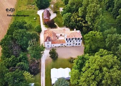 Maison - 533 m² - 20 pièces