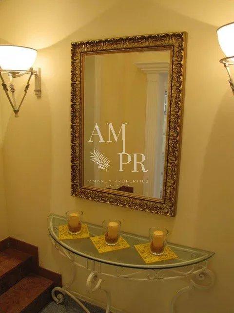 Appartement villa - 360 m² - 7 pièces