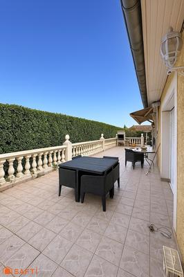 Maison - 176 m² - 8 pièces