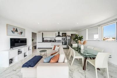 Studio - 117 m² - 4 pièces