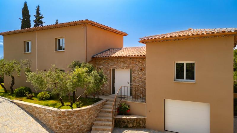 Propriété - 210 m² - 5 pièces