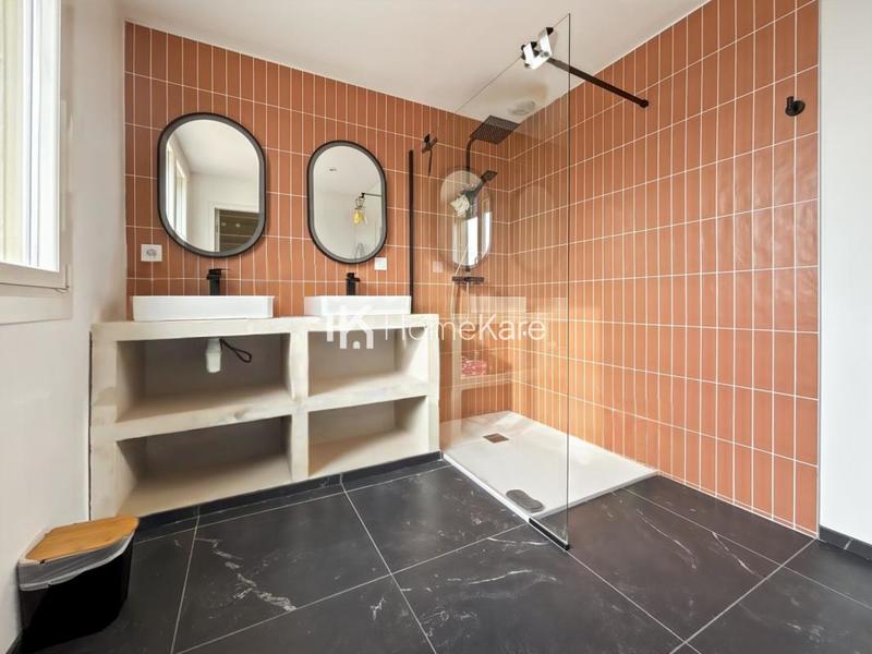 Maison - 211 m² - 6 pièces