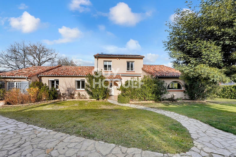 Maison - 254 m² - 8 pièces