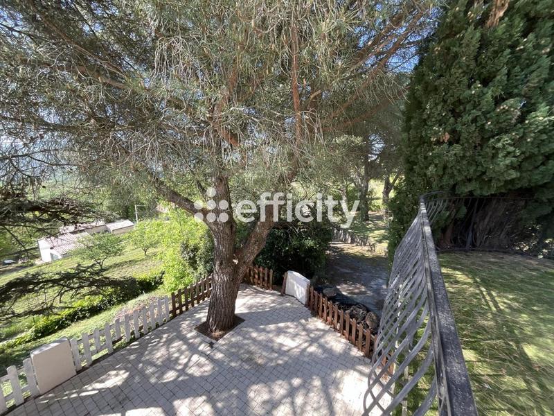 Maison - 215 m² - 11 pièces