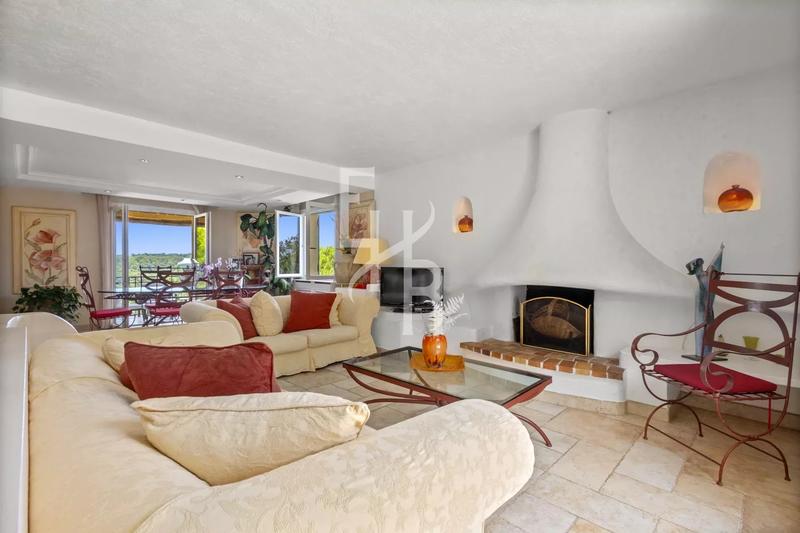 Villa - 255 m² - 8 pièces