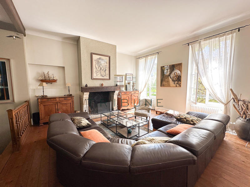 Maison - 265 m² - 8 pièces