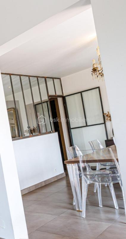 Maison - 256 m² - 6 pièces