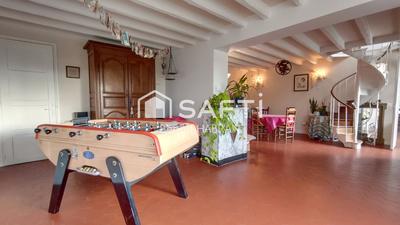 Maison - 235 m² - 8 pièces