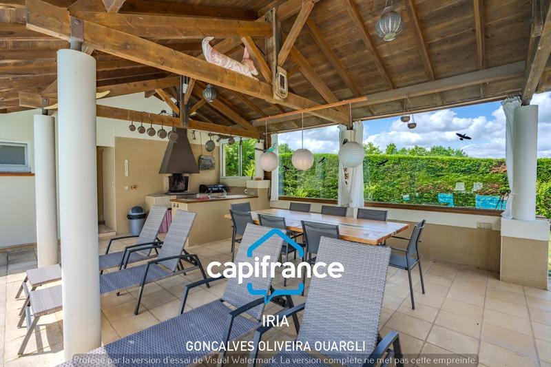 Propriété - 360 m² - 10 pièces