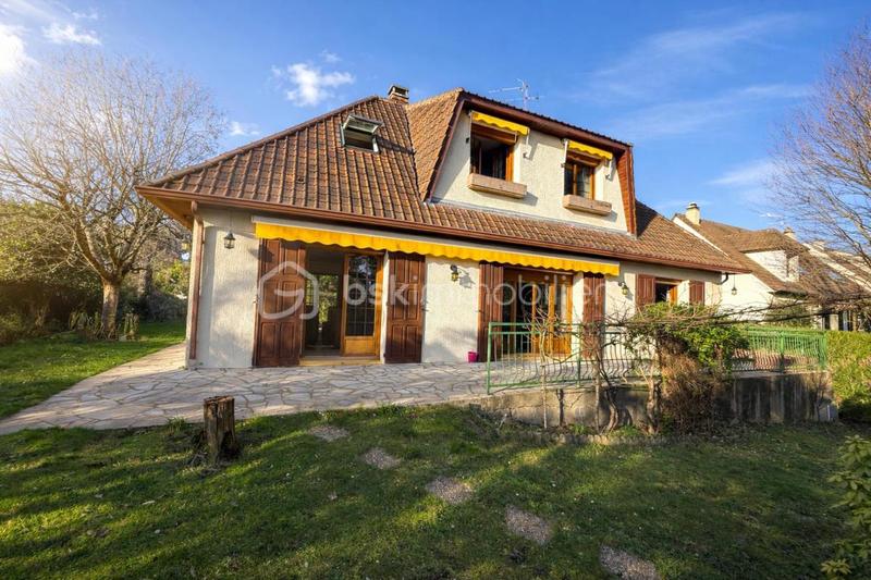 Maison - 218 m² - 7 pièces