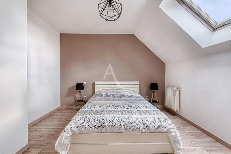 Maison - 210 m² - 6 pièces