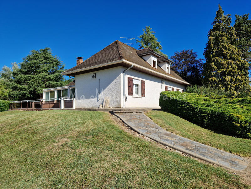 Maison - 225 m² - 11 pièces