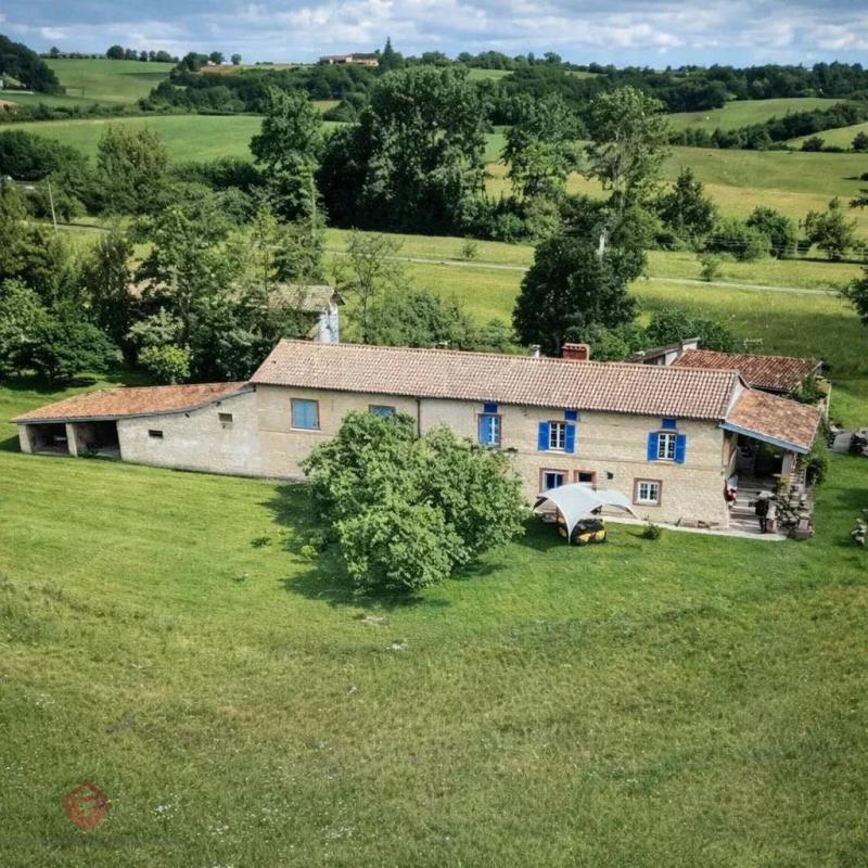 Propriété - 130 m² - 6 pièces