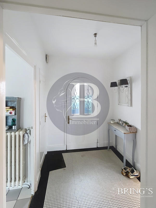 Maison - 196 m² - 9 pièces