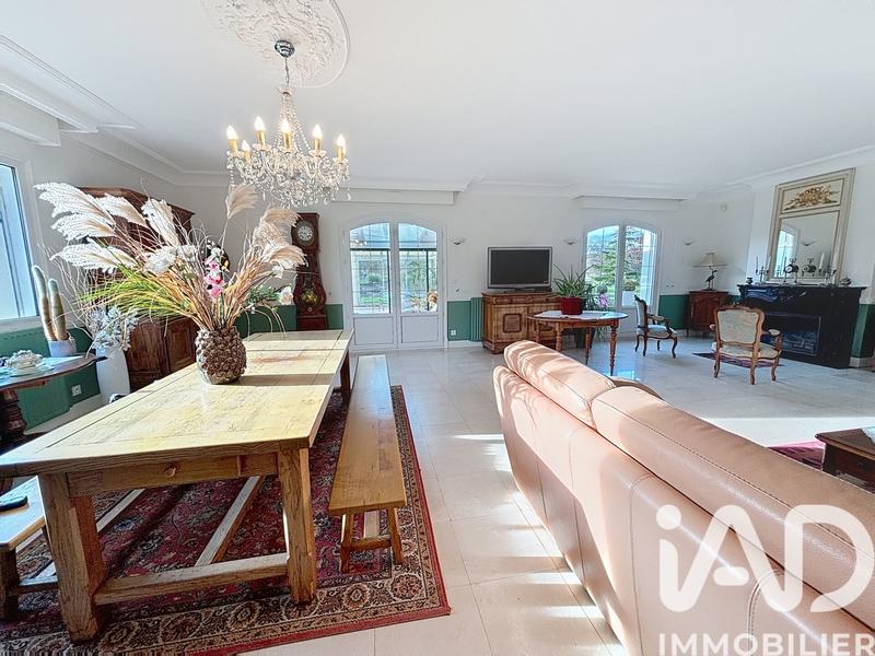 Maison - 328 m² - 8 pièces