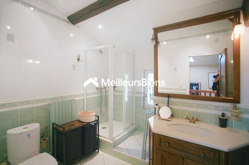 Propriété - 252 m² - 6 pièces