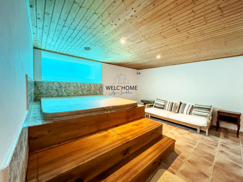 Villa - 250 m² - 9 pièces