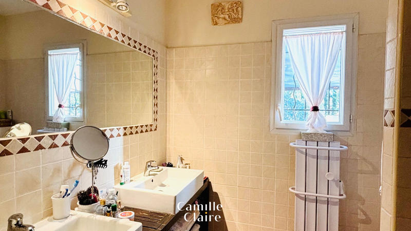 Maison - 250 m² - 11 pièces