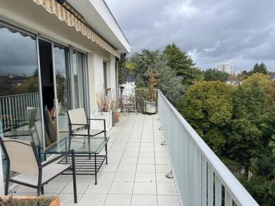 Appartement - 95 m² - 5 pièces