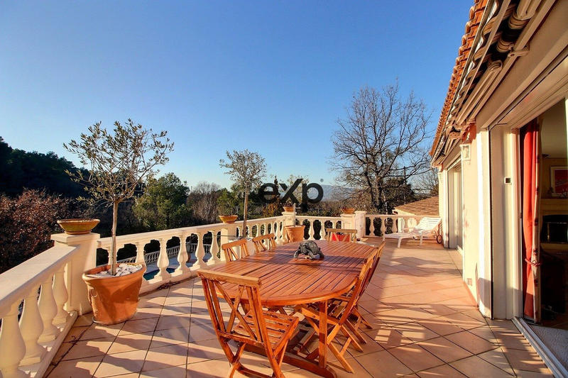 Villa - 225 m² - 7 pièces