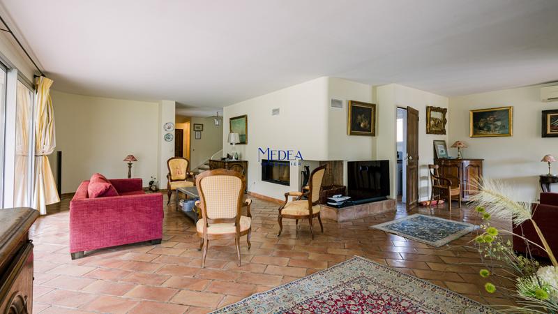 Propriété - 234 m² - 7 pièces