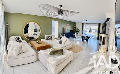 Maison - 198 m² - 7 pièces