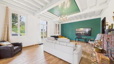 Maison - 256 m² - 9 pièces
