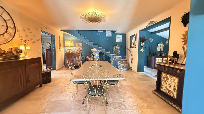 Maison - 220 m² - 7 pièces