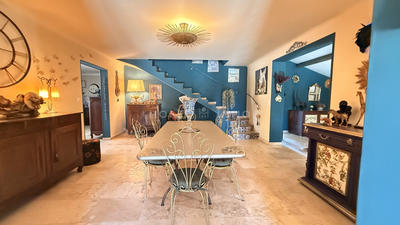 Maison - 220 m² - 7 pièces