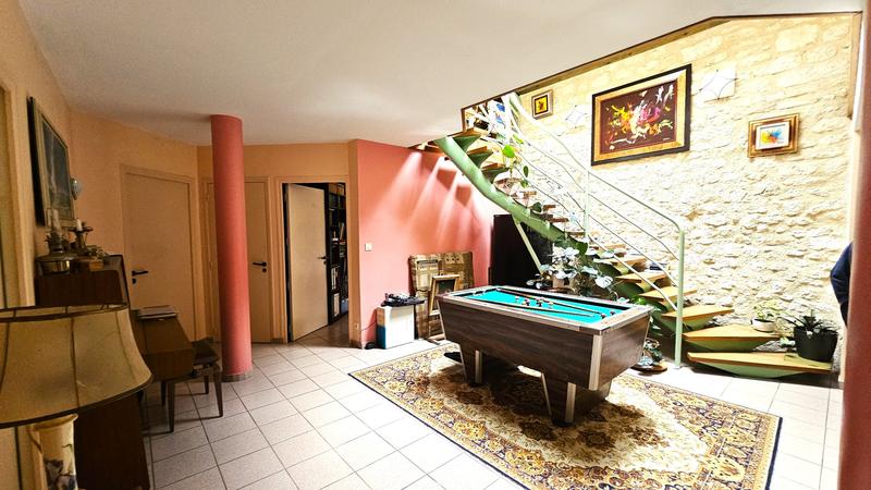 Maison - 220 m² - 10 pièces