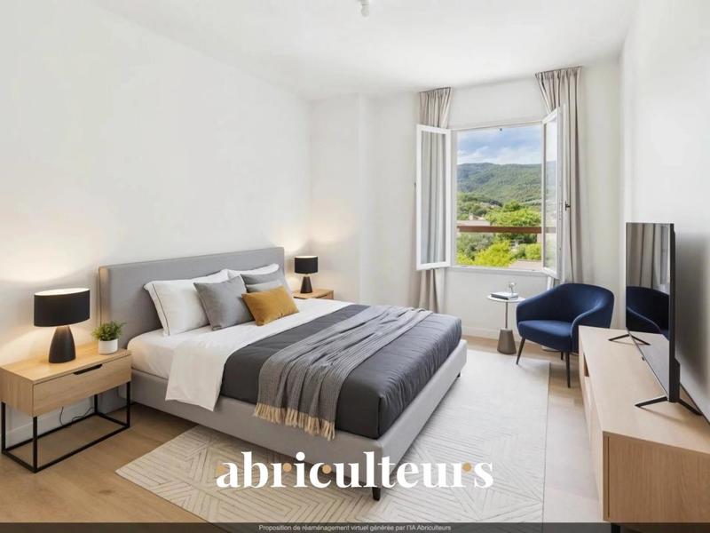 Appartement ancien - 95 m² - 4 pièces