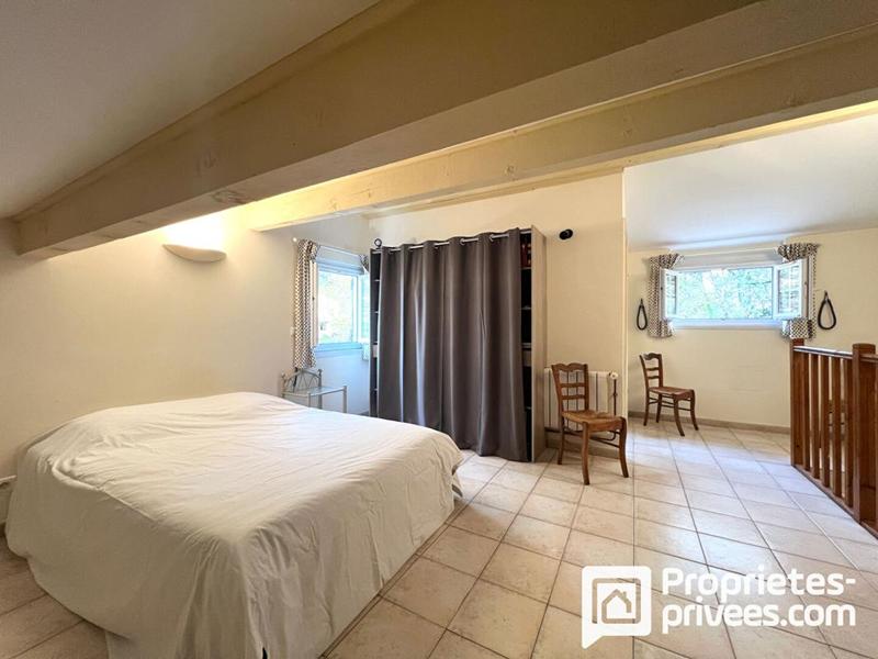 Maison - 230 m² - 7 pièces