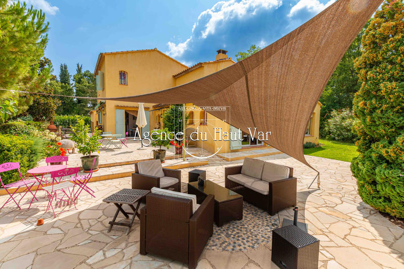 Villa - 225 m² - 8 pièces