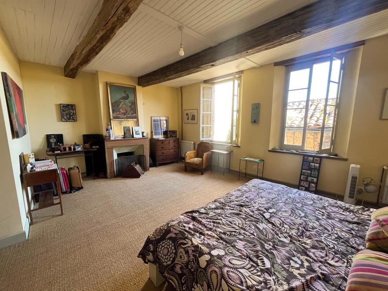 Maison - 232 m² - 8 pièces