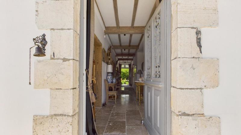 Maison - 410 m² - 11 pièces