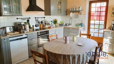 Maison - 383 m² - 10 pièces