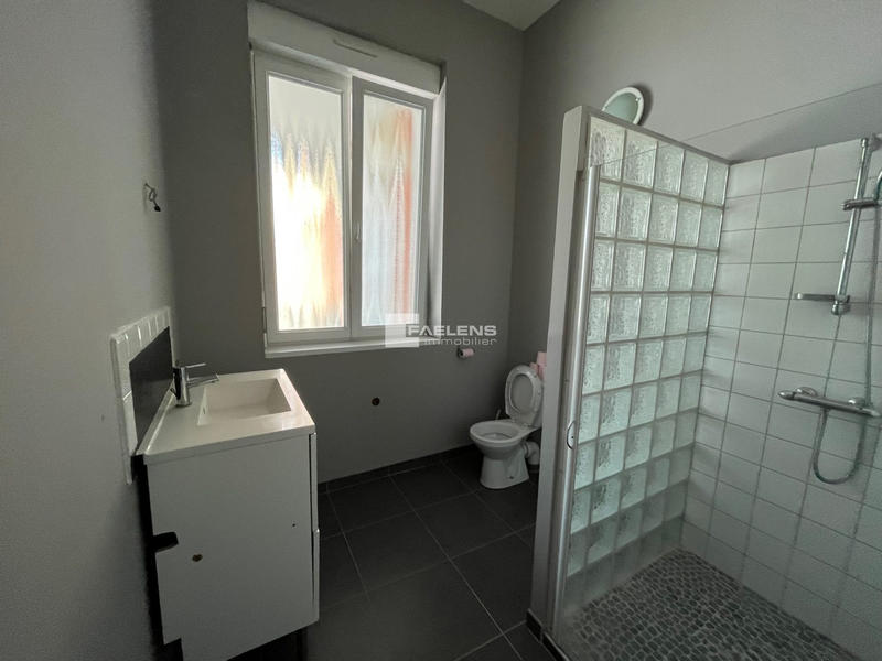 Local commercial - 303 m² - 1 pièce