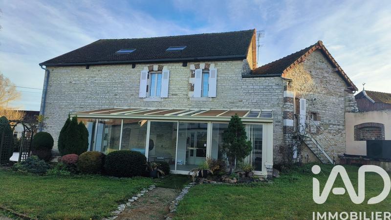 Maison - 470 m² - 8 pièces