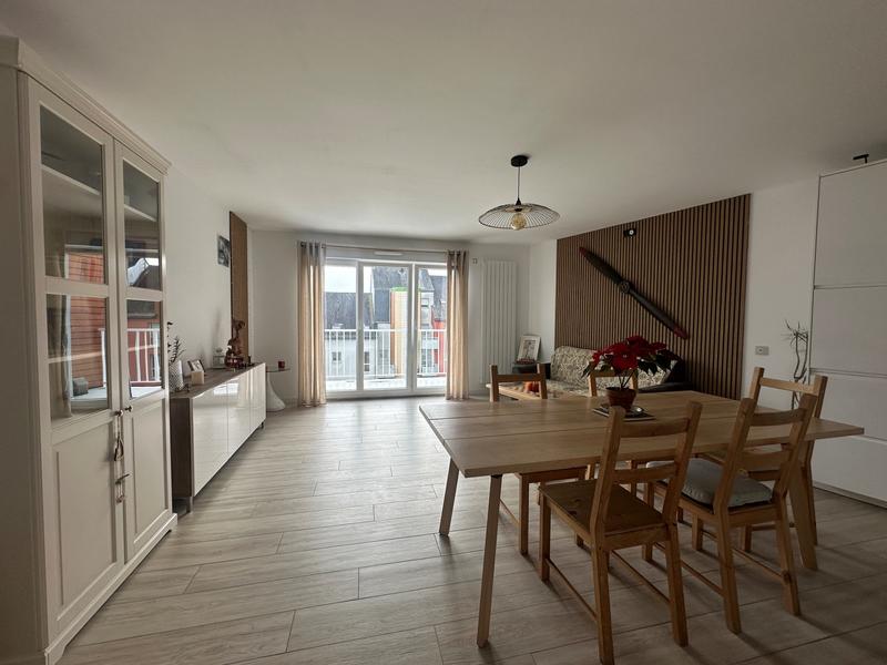 Appartement - 93 m² - 5 pièces